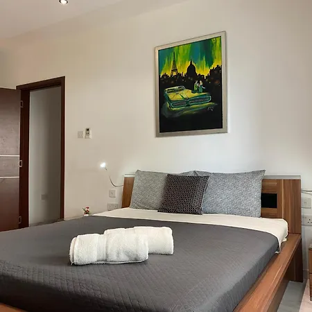 The Coastal Haven - Steps From Sliema's