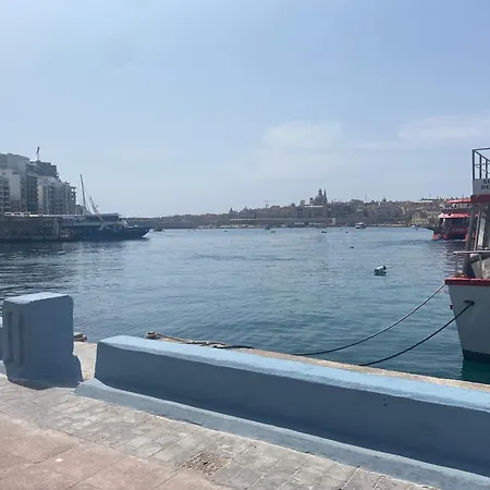 Apartman The Coastal Haven - Steps From Sliema's Sliema