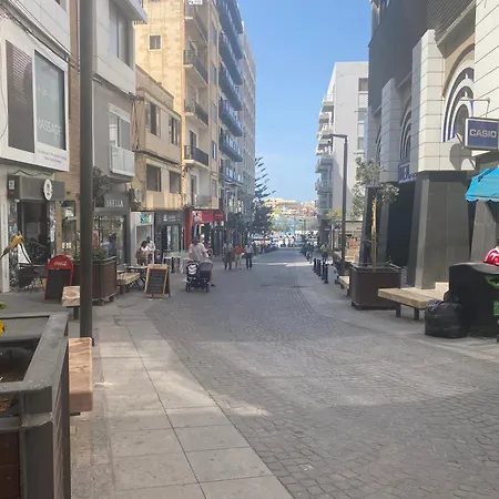 The Coastal Haven - Steps From Sliema's Apartman