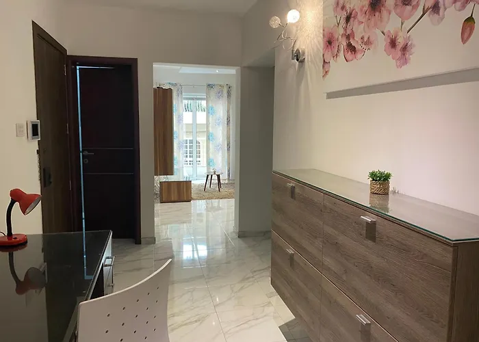 The Coastal Haven - Steps From Sliema's