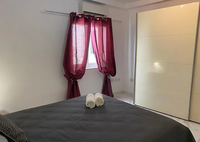 The Coastal Haven - Steps From Sliema's Apartment Sliema