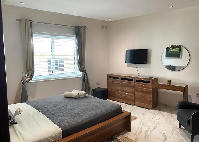 The Coastal Haven - Steps From Sliema's Sliema