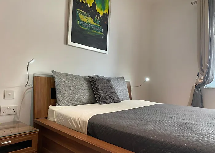 The Coastal Haven - Steps From Sliema's