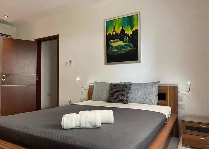 The Coastal Haven - Steps From Sliema's