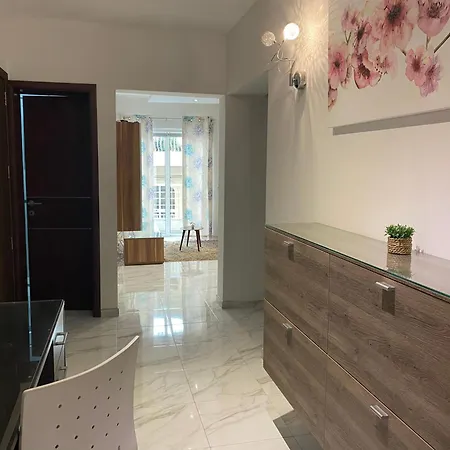The Coastal Haven - Steps From Sliema's