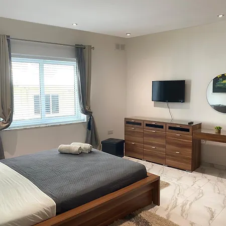 The Coastal Haven - Steps From Sliema's Sliema